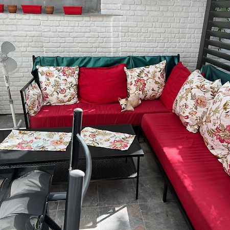 A Lovely 2 Bedroom Apartment In The Heart Of София Экстерьер фото
