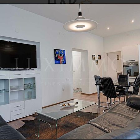 A Lovely 2 Bedroom Apartment In The Heart Of София Экстерьер фото