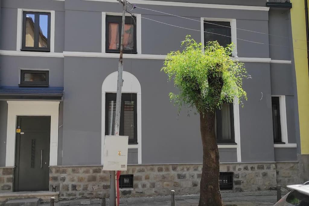 A Lovely 2 Bedroom Apartment In The Heart Of София Экстерьер фото