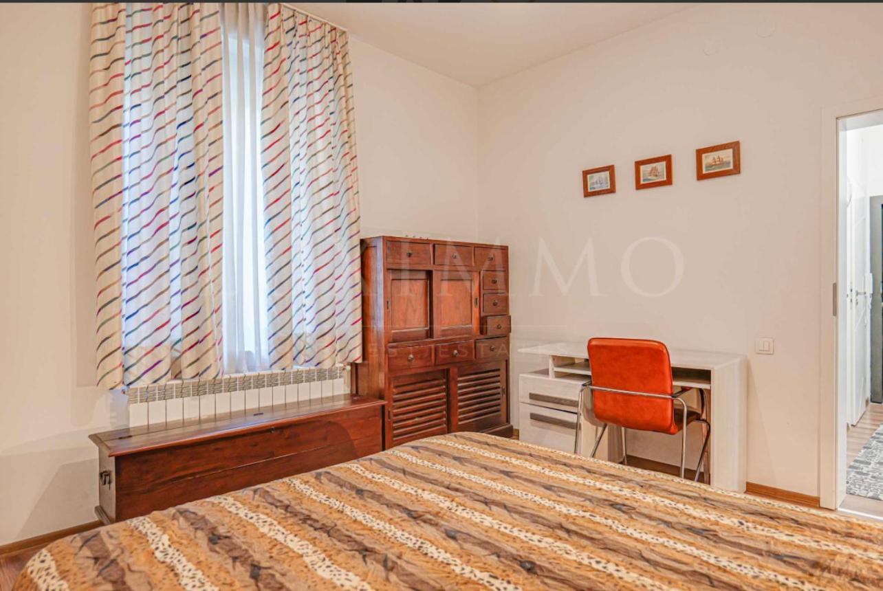 A Lovely 2 Bedroom Apartment In The Heart Of София Экстерьер фото