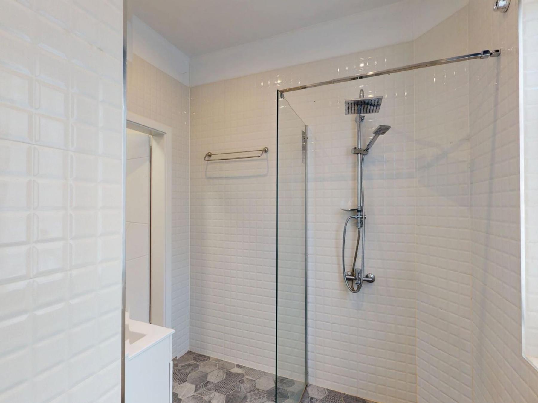 A Lovely 2 Bedroom Apartment In The Heart Of София Экстерьер фото