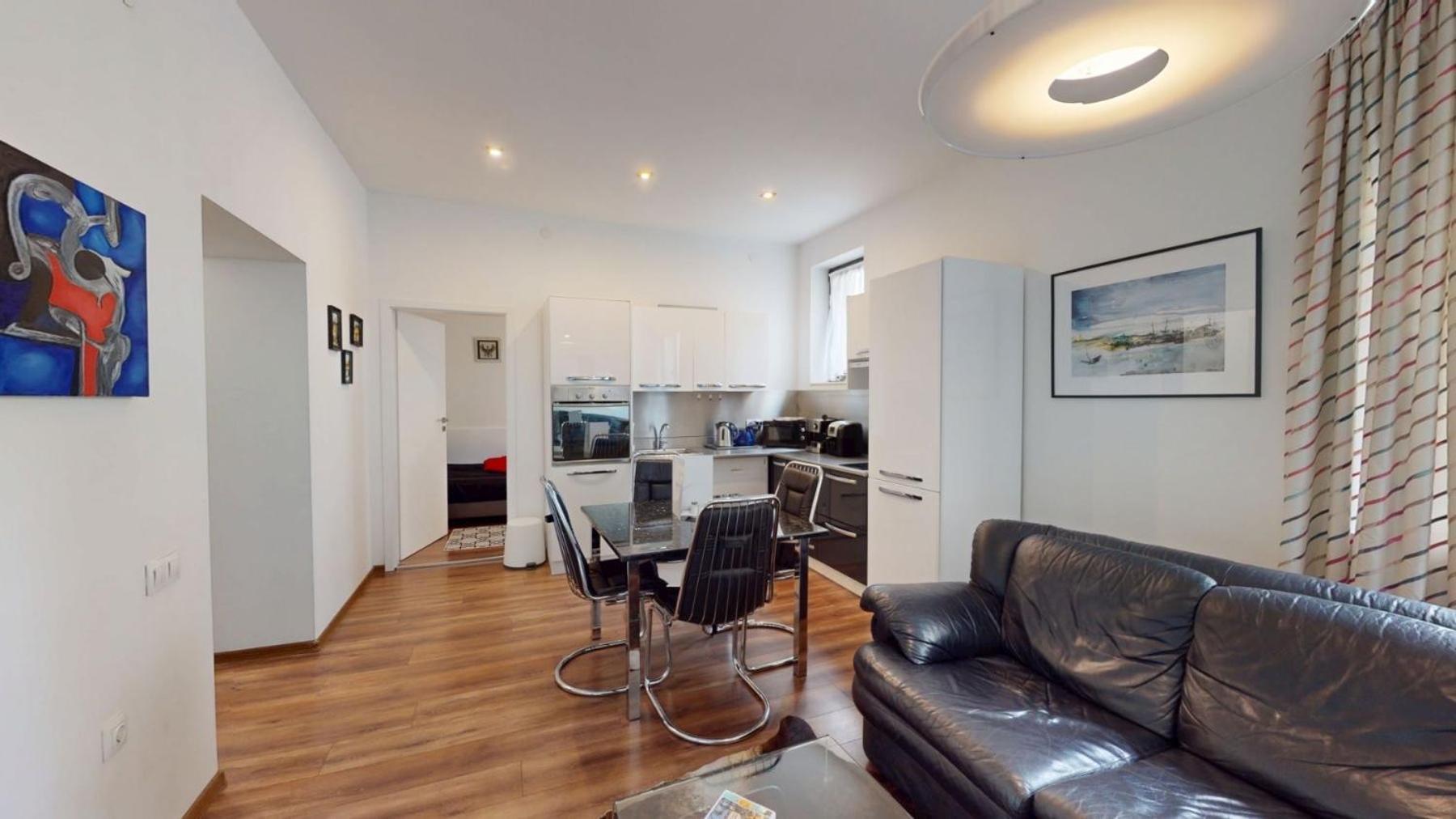 A Lovely 2 Bedroom Apartment In The Heart Of София Экстерьер фото